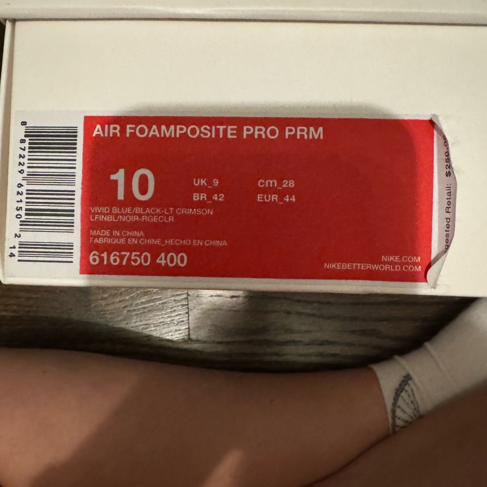 NWT AIR FOAMPOSITE PRO SPIDER-MAN WITH MATCHING SOCKS NWT NEVER USED - Picture 3 of 11